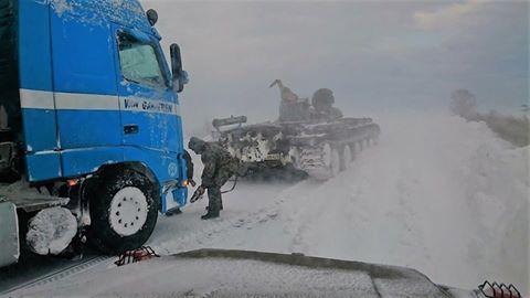 БЪЛГАРСКАТА АРМИЯ СПАСЯВА ХОРАТА В СНЕЖНИЯ АД В БЪЛГАРИЯ! (СНИМКИ)